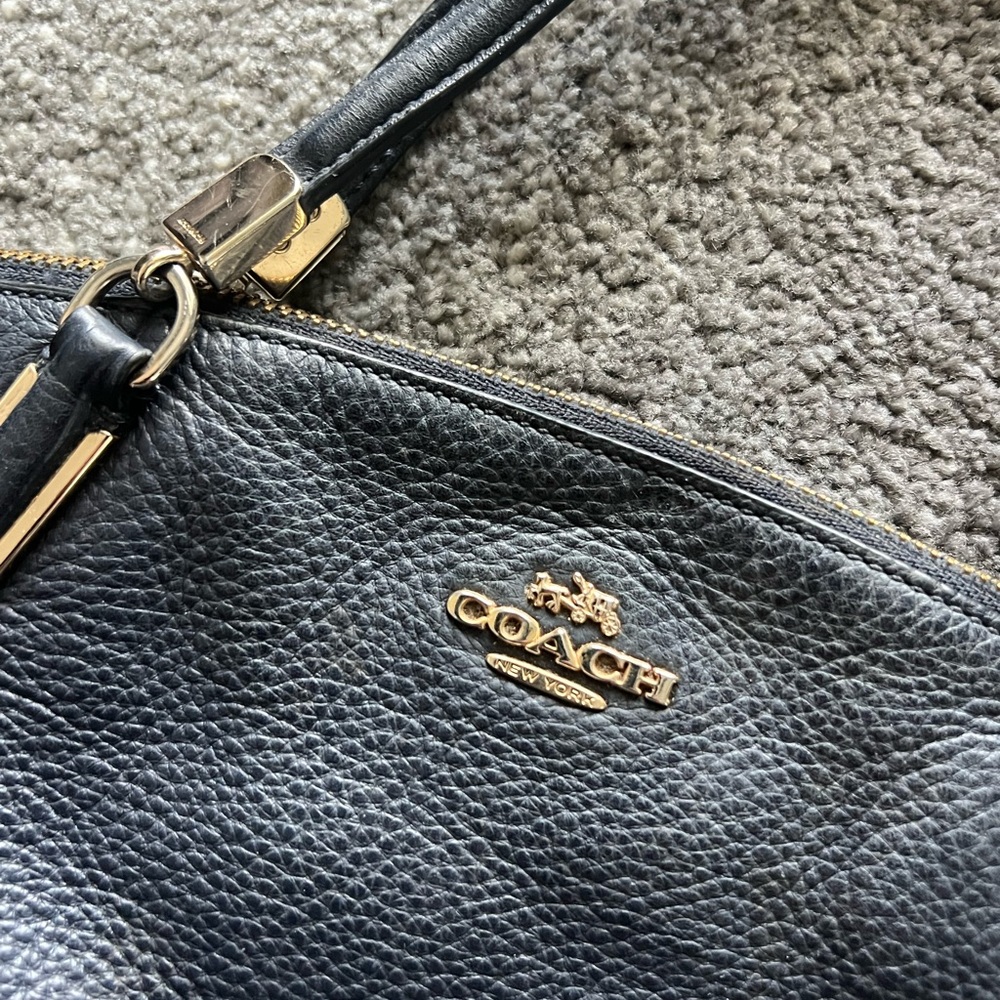 Coach Black Pebbled Leather Shoulder Bag with Gold Hardware - Picture 2 of 6